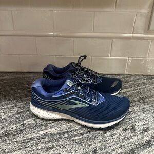 Women’s Brooks Ghost 12 Size 8